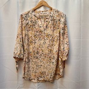 Violet + Claire 5/8 sleeve floral 🌸🌼 blouse👚